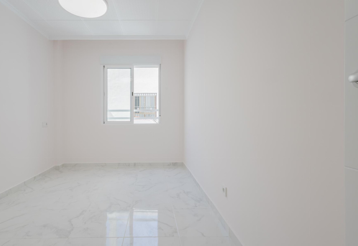 Resale · APARTAMENTO · Torrevieja · Playa de La Acequion