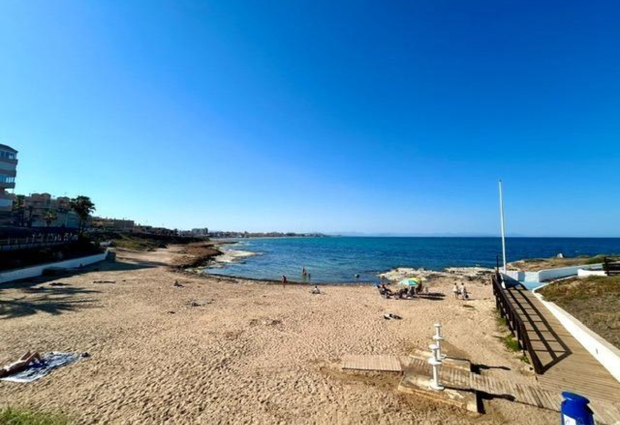 Alquiler a largo plazo · Apartment · Torrevieja · Cabo cervera