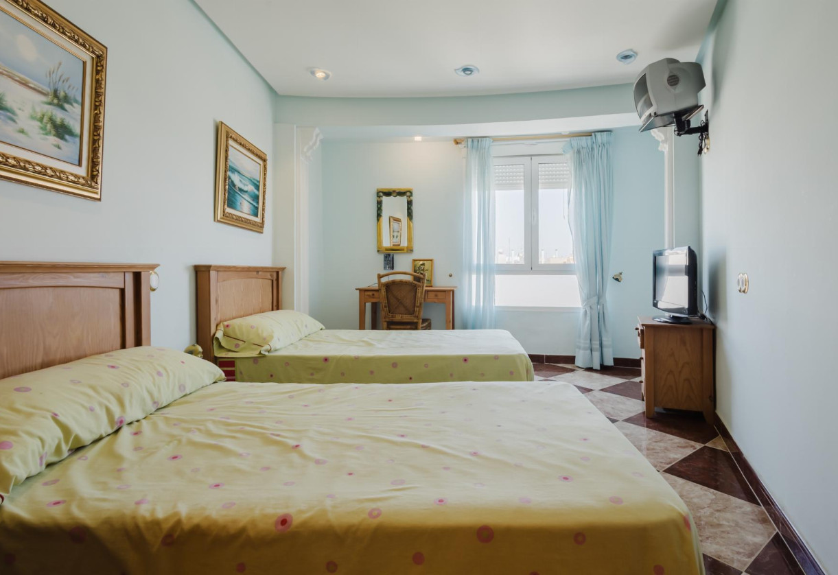 Resale · APARTAMENTO · Torrevieja · PLAYA NAUFRAGOS