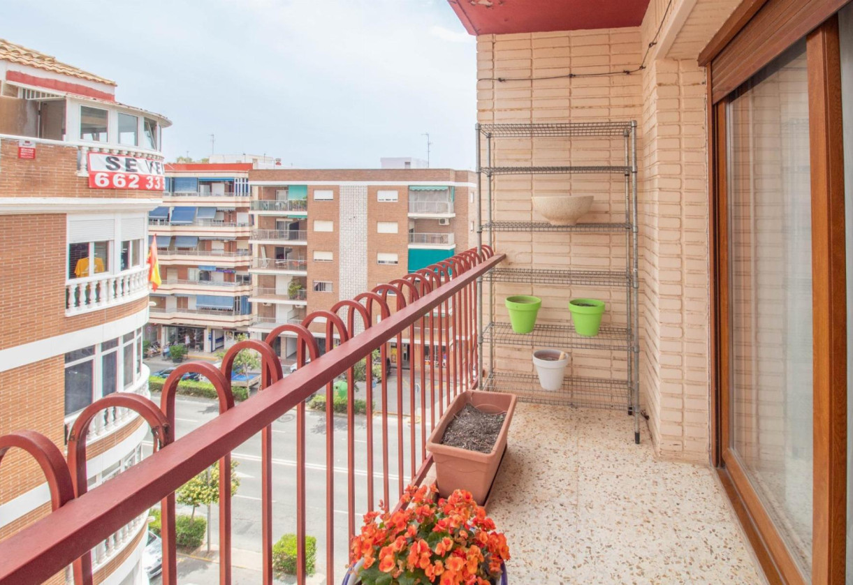 Reventa · APARTAMENTO · Torrevieja · Playa Acequion