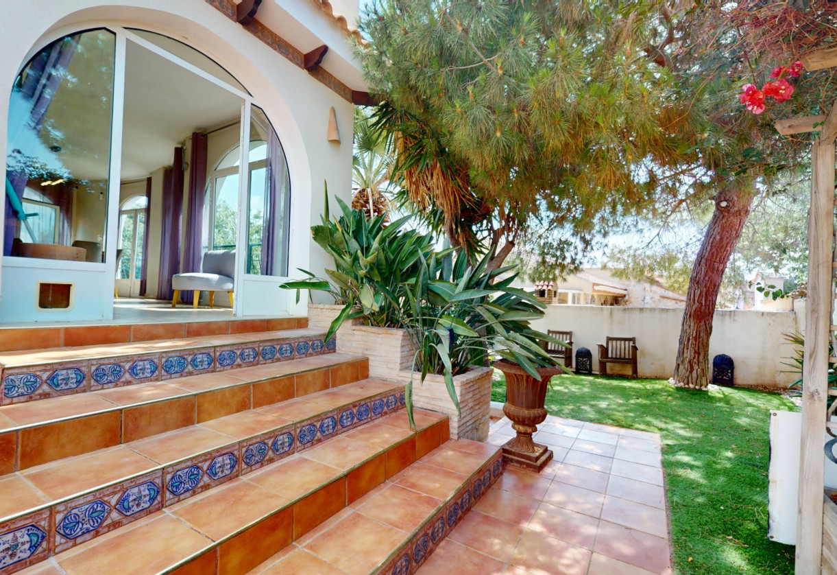 Resale · Villa · Orihuela Costa · La Zenia