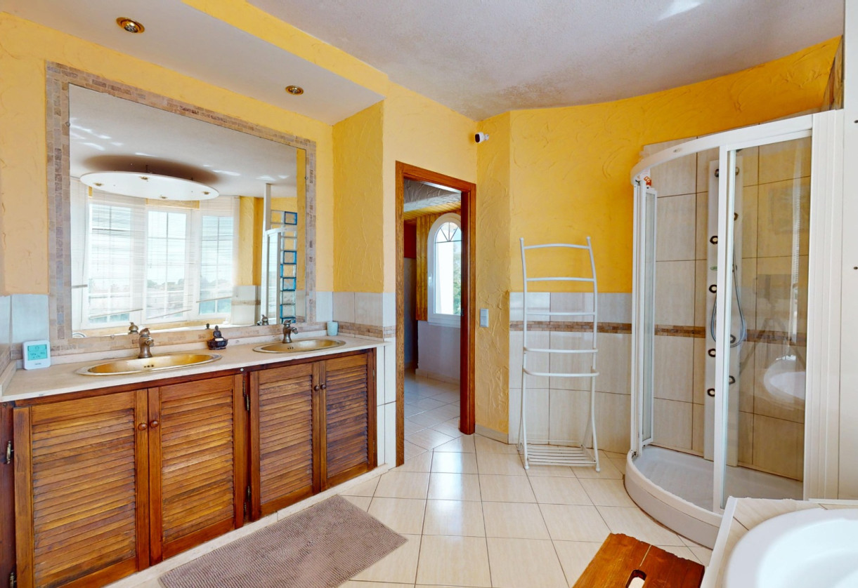 Resale · Villa · Orihuela Costa · La Zenia