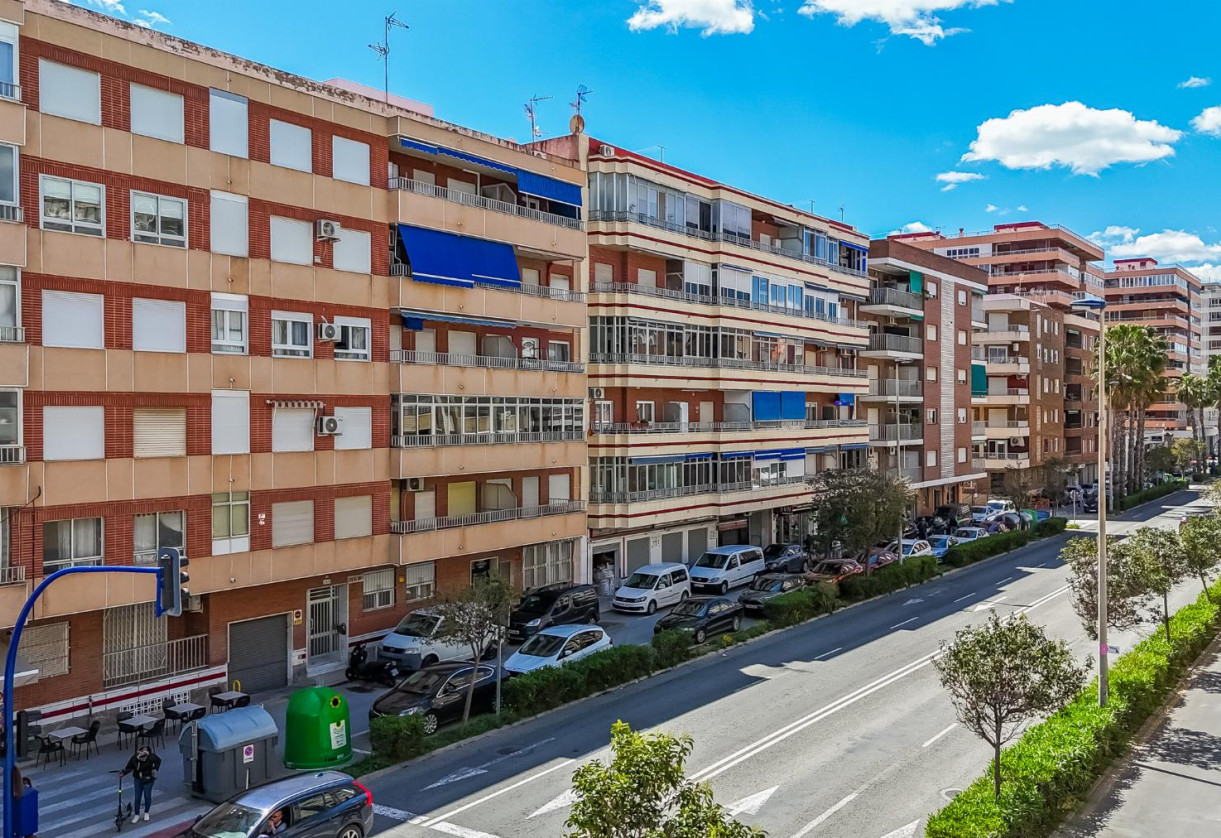 Resale · APARTAMENTO · Torrevieja · Playa del Acequión