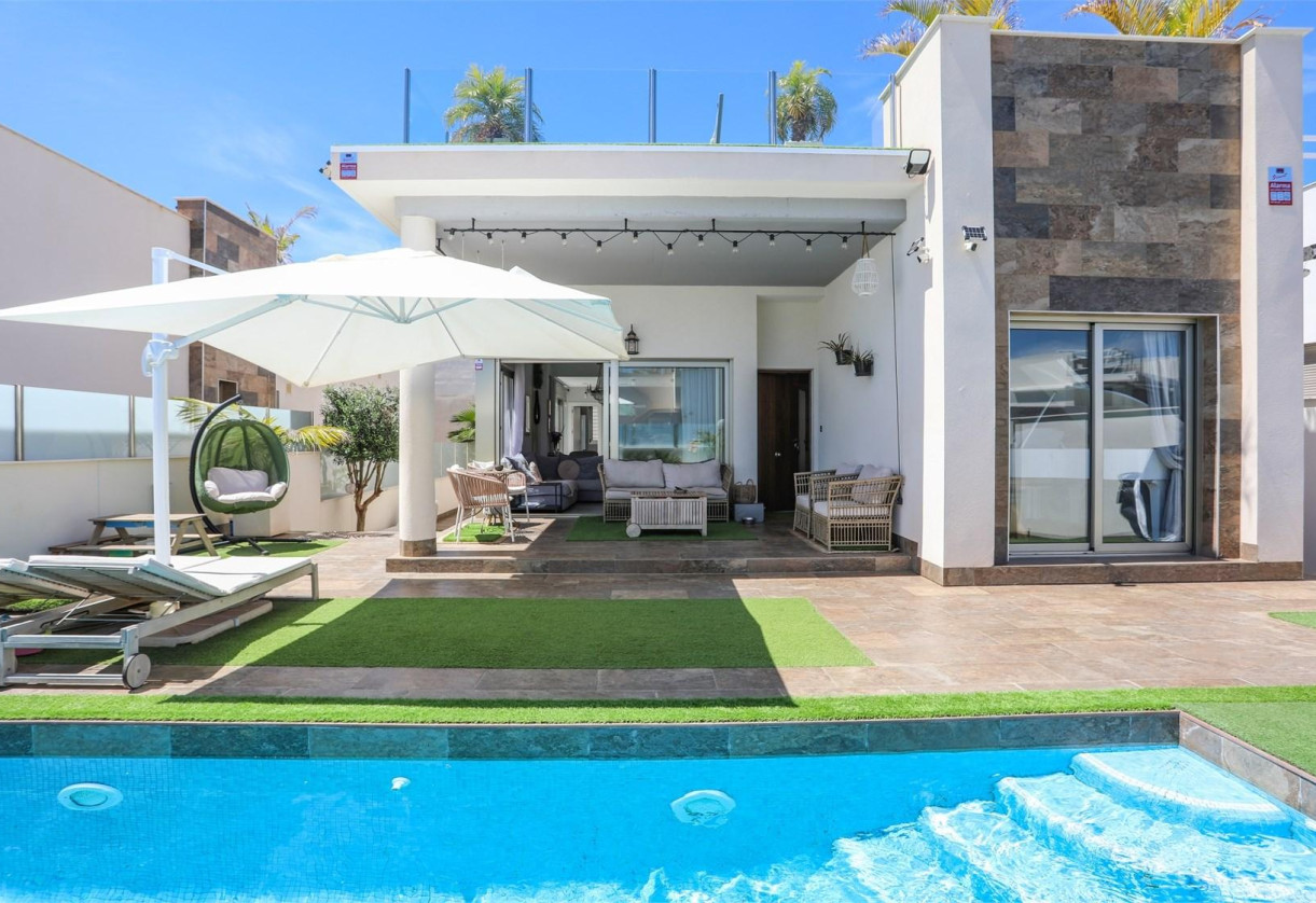 Resale · Chalet · Orihuela Costa · villamartin