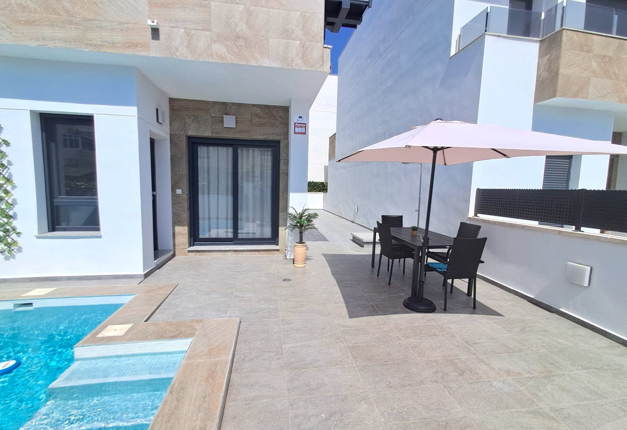 Sale · Villa · Torrevieja - El Hondo