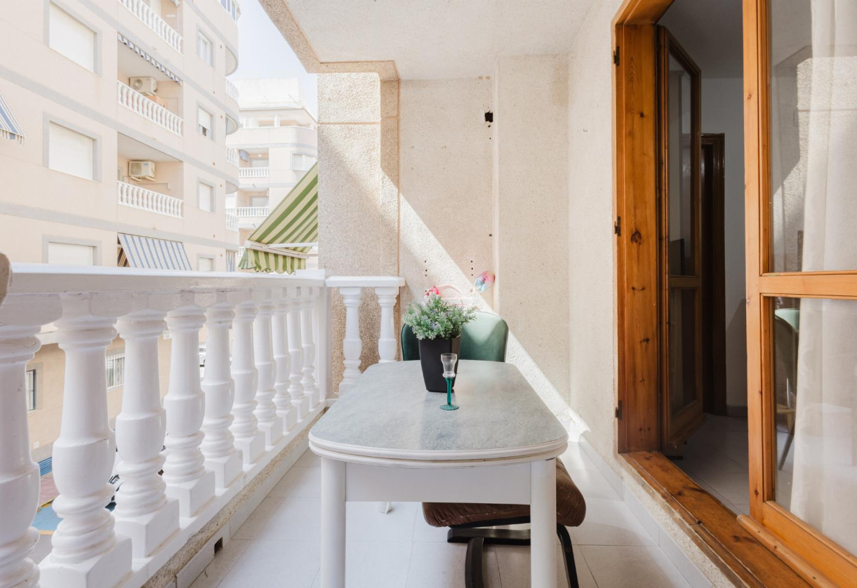 Rynek wtórny · APARTAMENTO · Torrevieja · Playa de La Acequion
