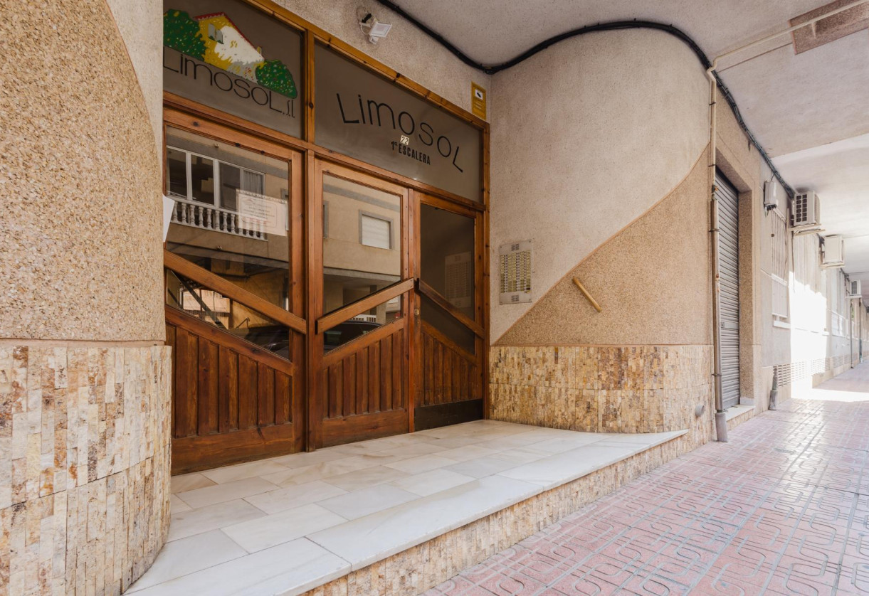 Rynek wtórny · APARTAMENTO · Torrevieja · Playa de La Acequion