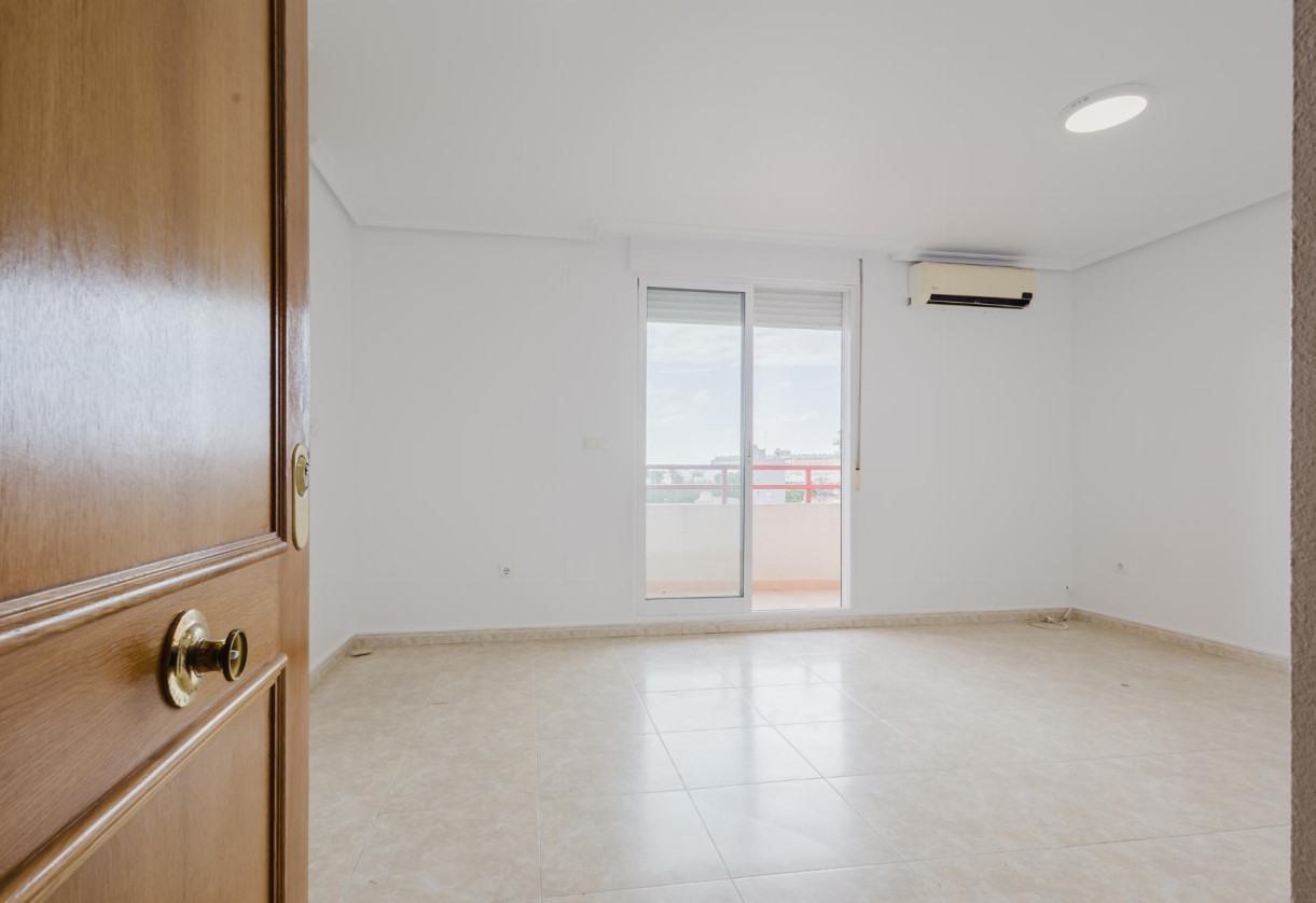 Rynek wtórny · APARTAMENTO · Torrevieja · Centro
