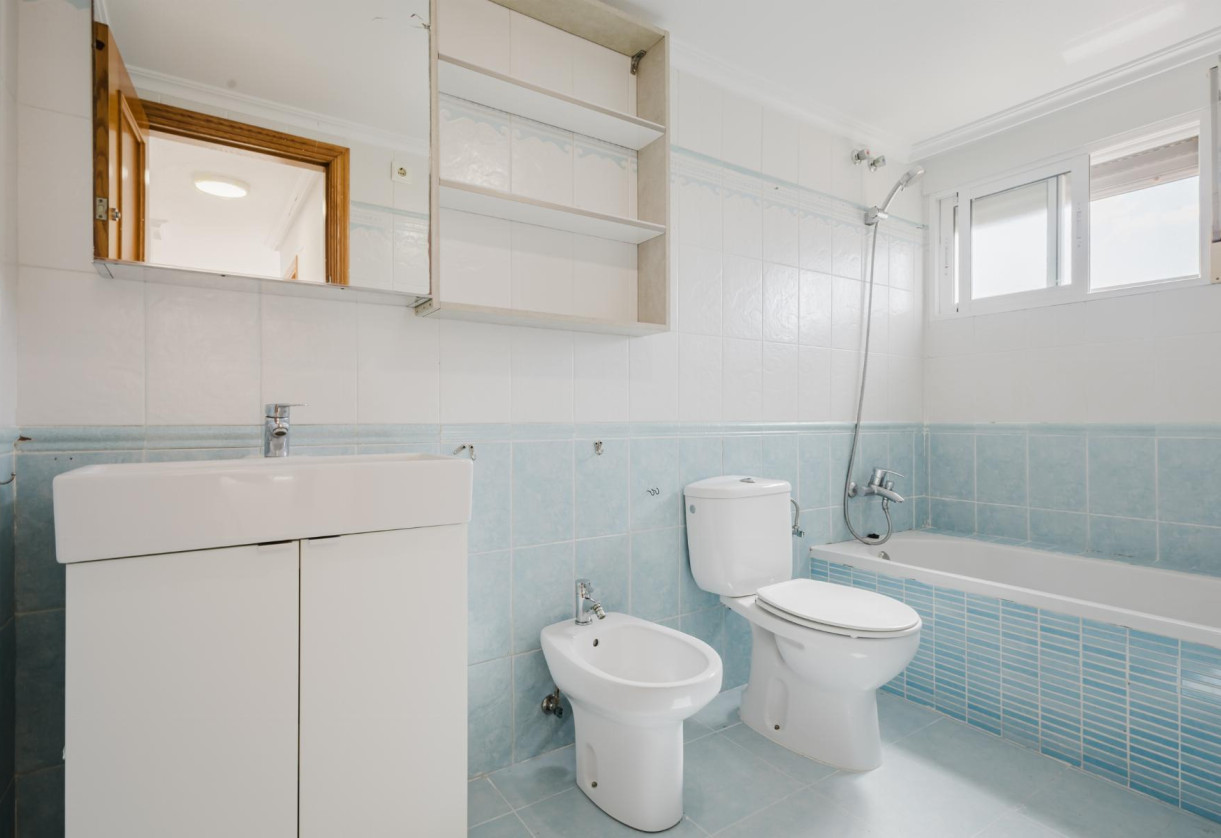 Rynek wtórny · APARTAMENTO · Torrevieja · Centro