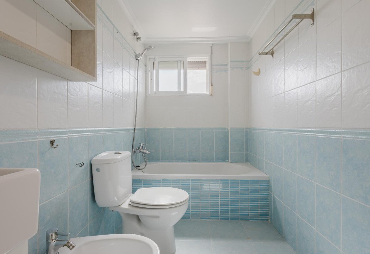 Rynek wtórny · APARTAMENTO · Torrevieja · Centro