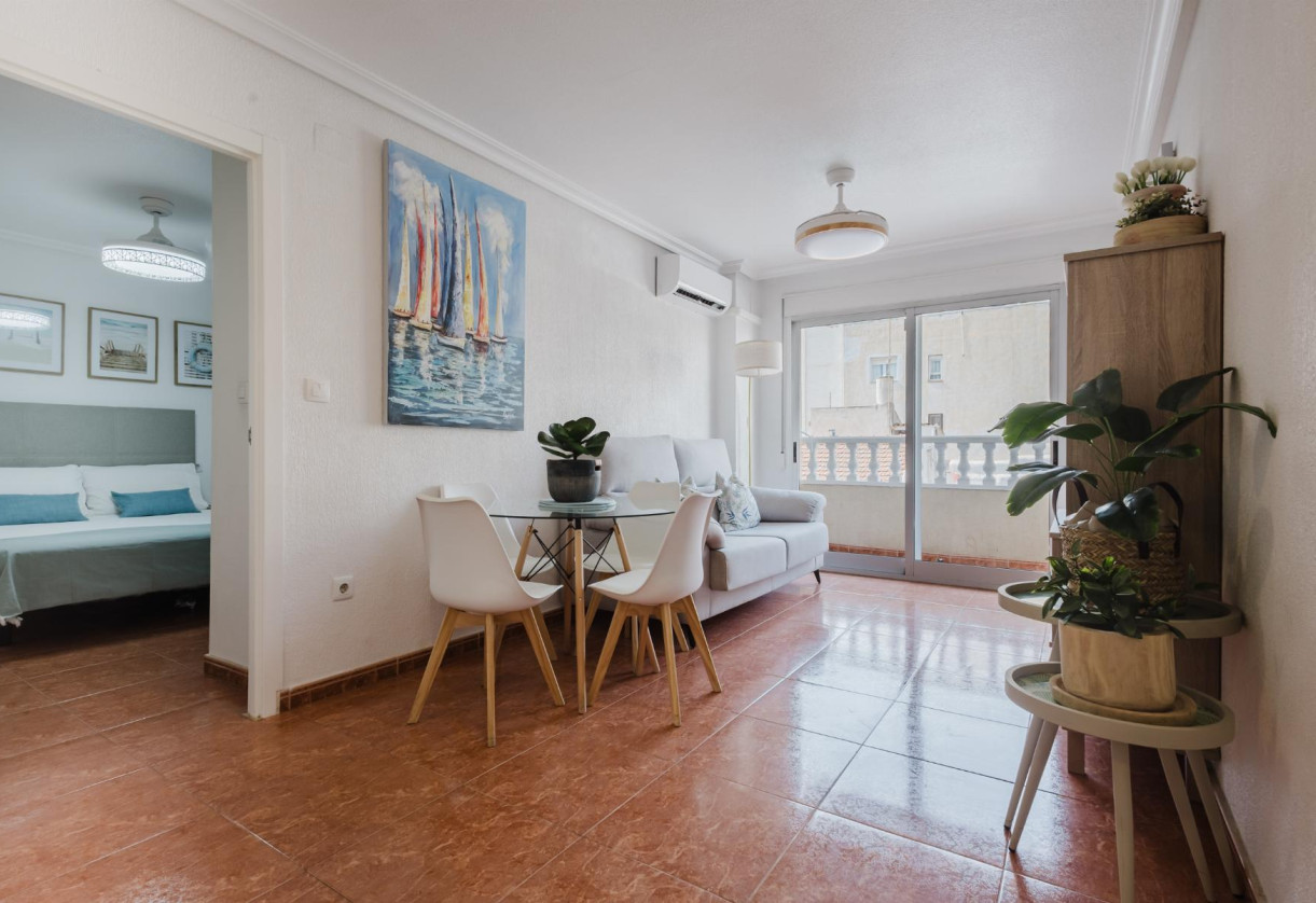 Rynek wtórny · APARTAMENTO · Torrevieja · Centro