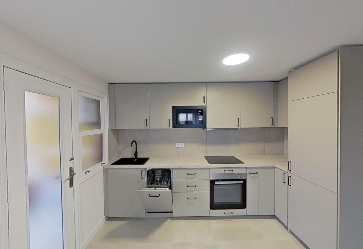 Rynek wtórny · APARTAMENTO · Torrevieja · Playa del Acequión