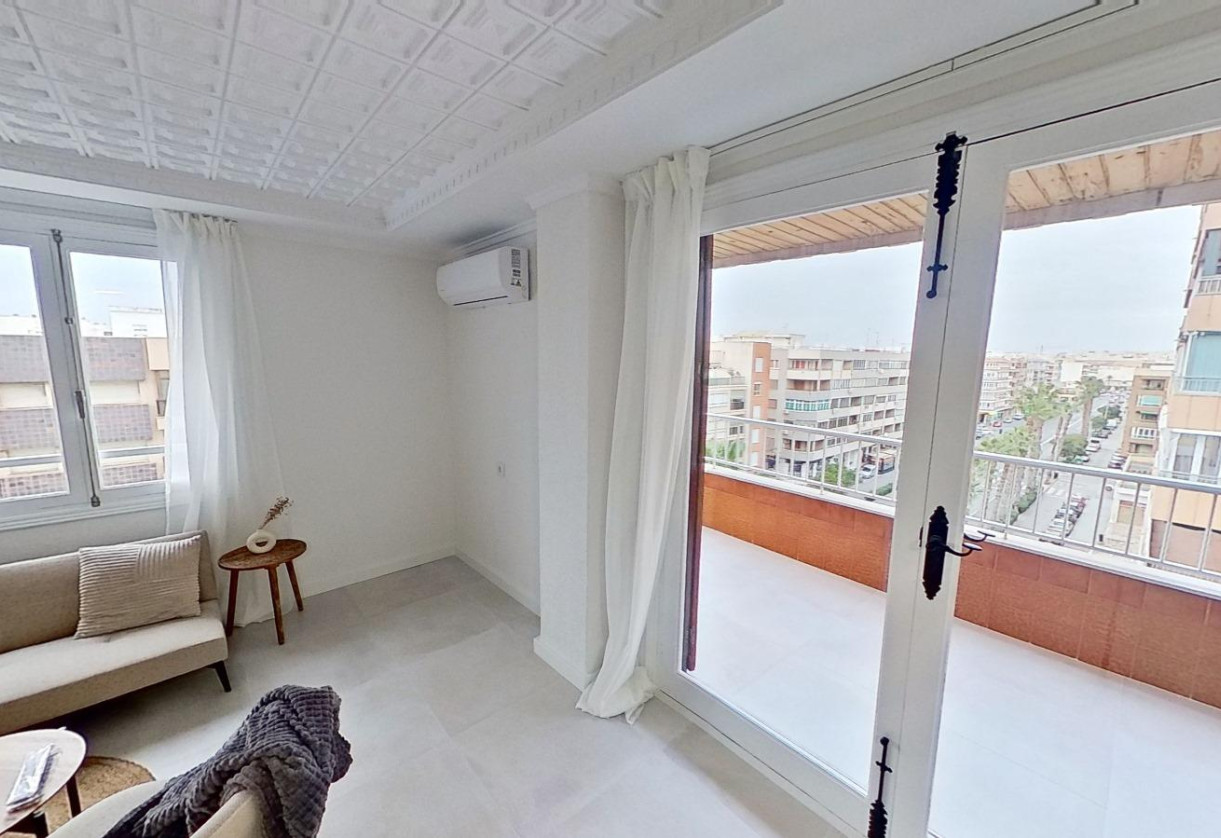 Rynek wtórny · APARTAMENTO · Torrevieja · Playa del Acequión