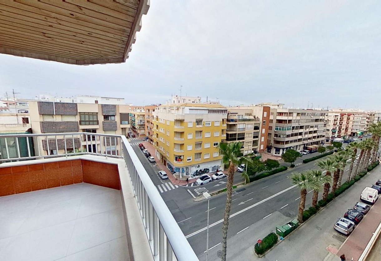Rynek wtórny · APARTAMENTO · Torrevieja · Playa del Acequión
