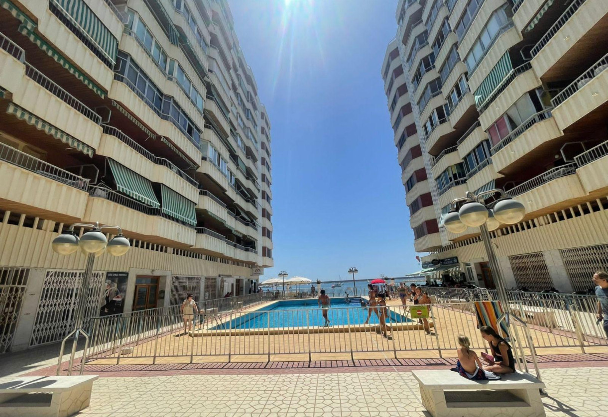 Rynek wtórny · APARTAMENTO · Torrevieja · Playa del Acequión