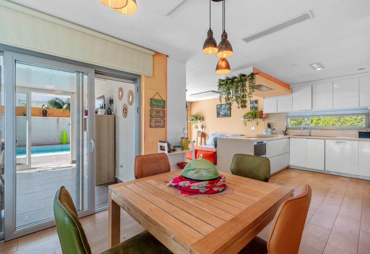 Resale · Villa · Benijofar