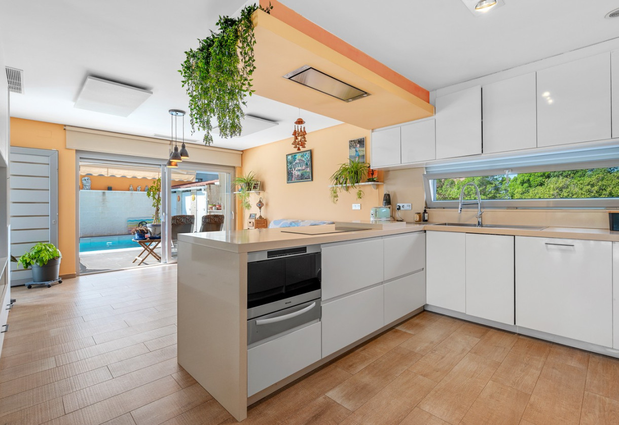 Resale · Villa · Benijofar