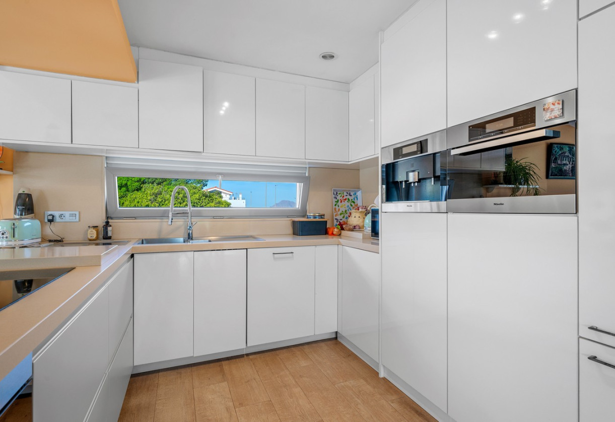 Resale · Villa · Benijofar