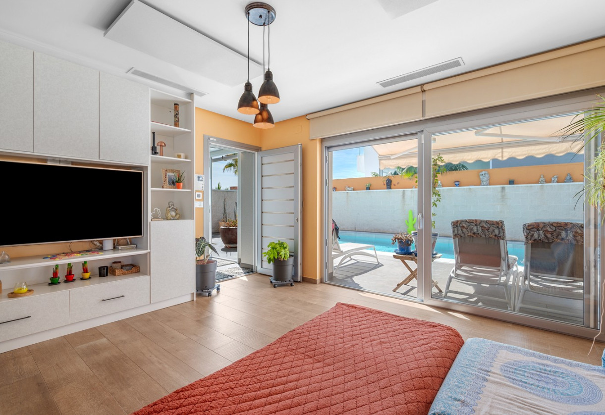 Resale · Villa · Benijofar