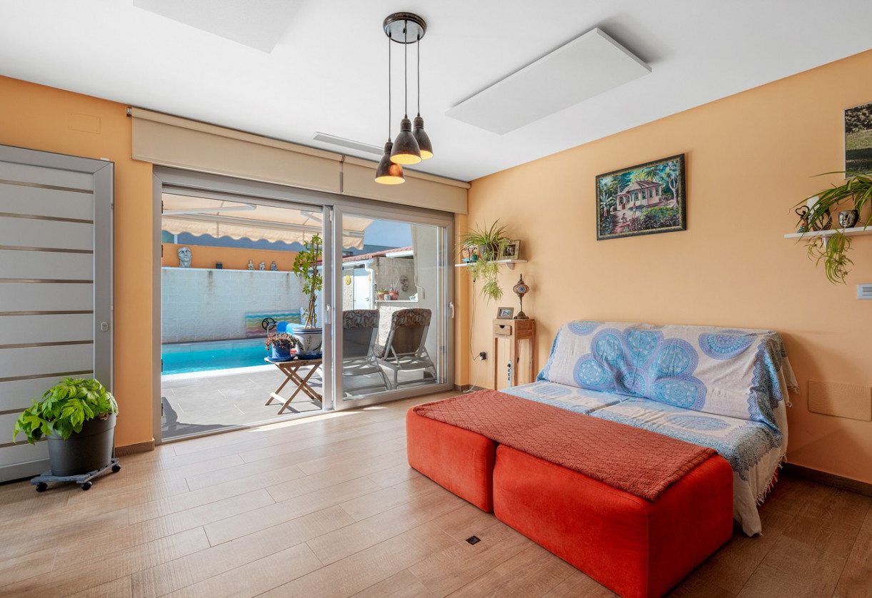 Resale · Villa · Benijofar