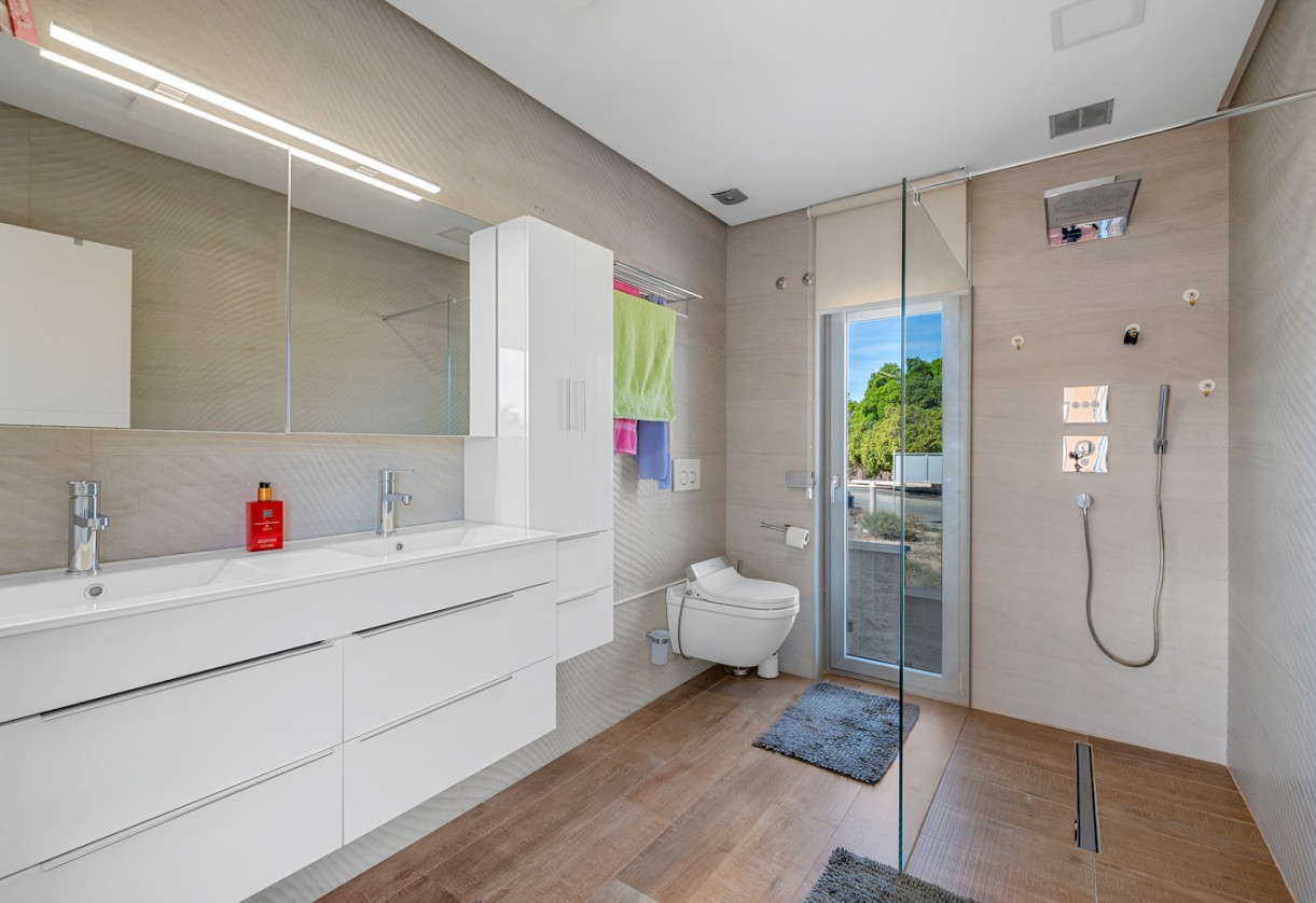 Resale · Villa · Benijofar