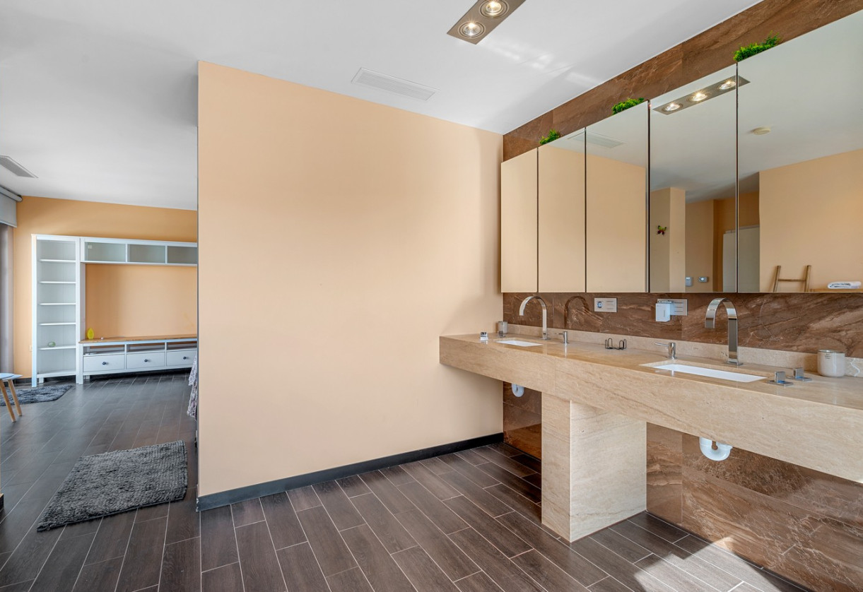 Resale · Villa · Benijofar