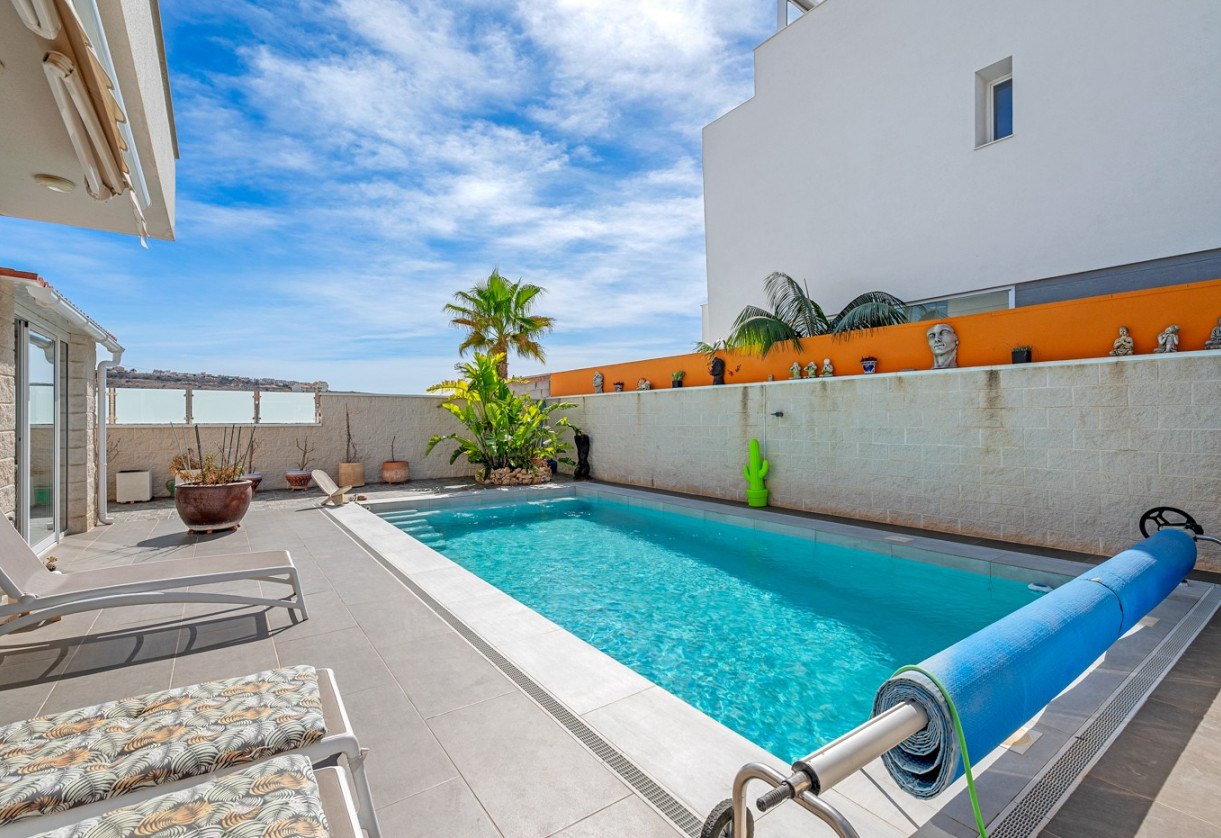 Resale · Villa · Benijofar