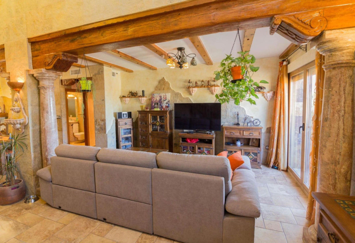 Resale · detached house · Redován