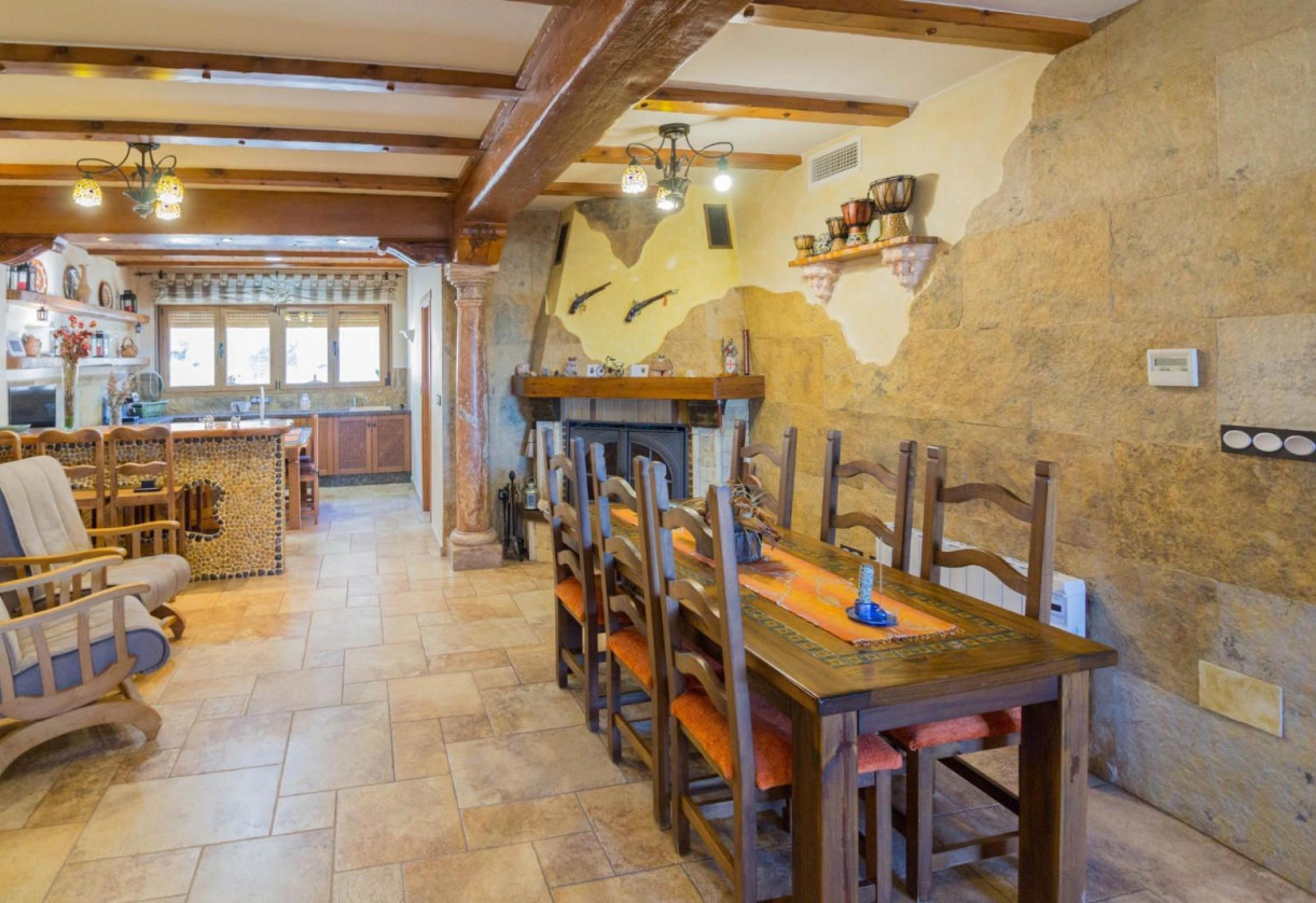 Resale · detached house · Redován