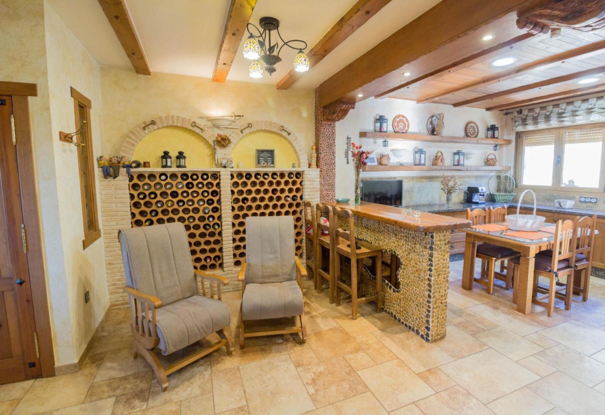 Resale · detached house · Redován