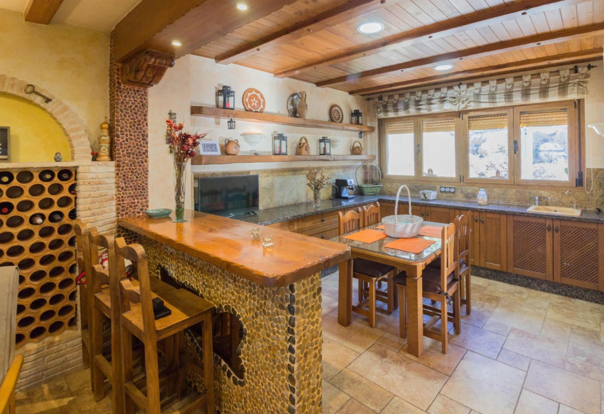 Resale · detached house · Redován