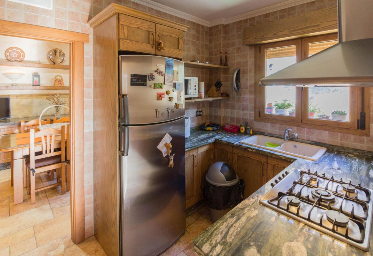 Resale · detached house · Redován