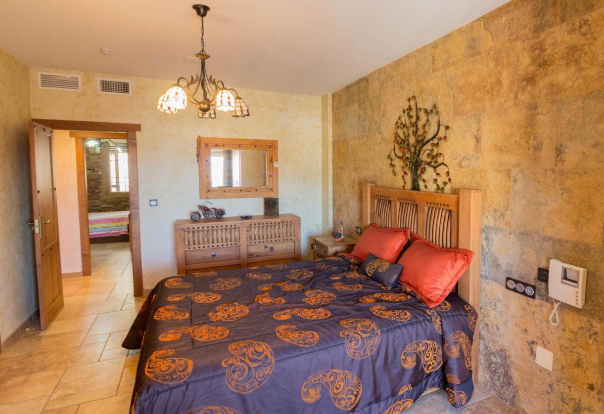 Resale · detached house · Redován