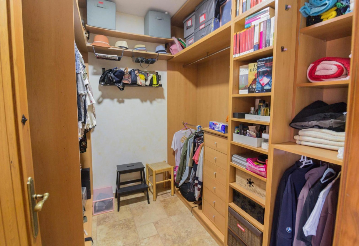 Resale · detached house · Redován