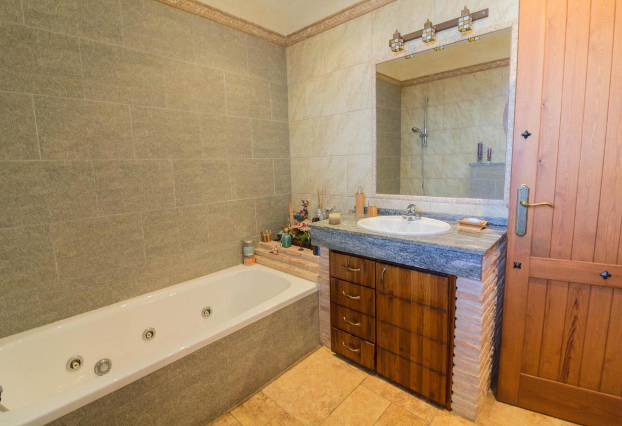 Resale · detached house · Redován