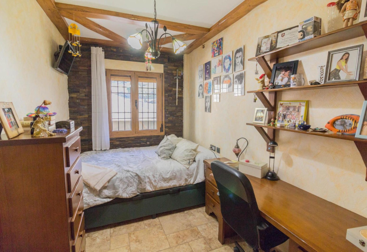 Resale · detached house · Redován