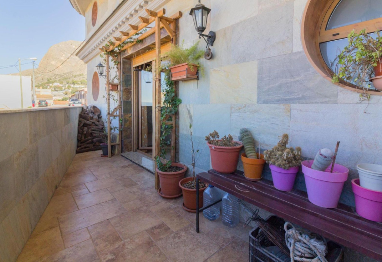 Resale · detached house · Redován