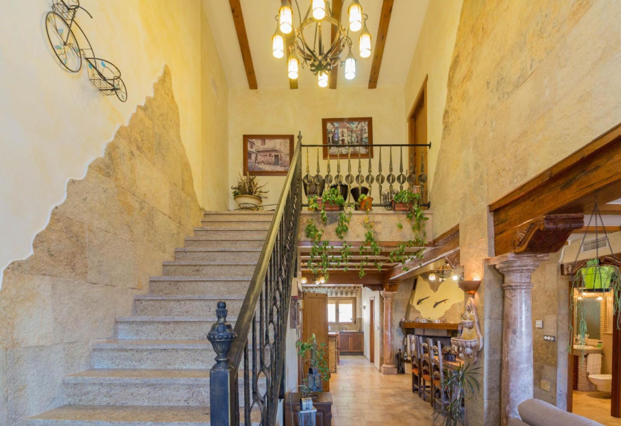 Resale · detached house · Redován