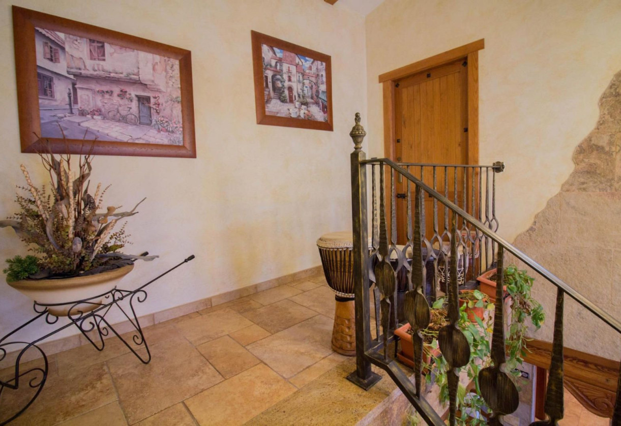 Resale · detached house · Redován