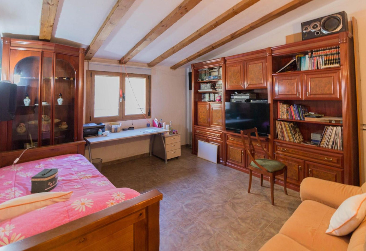 Resale · detached house · Redován