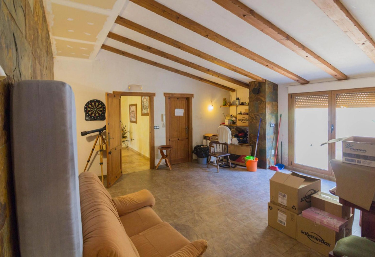 Resale · detached house · Redován