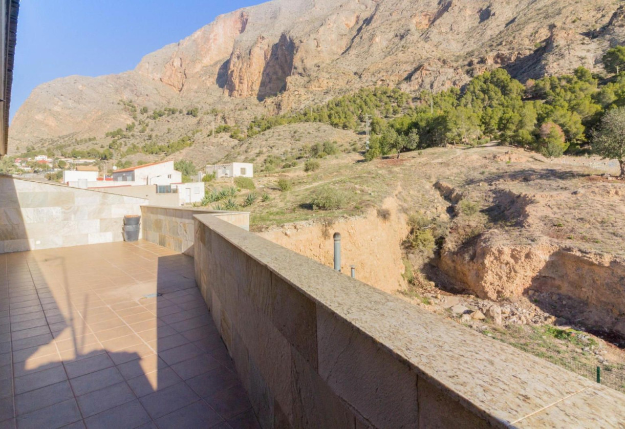 Resale · detached house · Redován