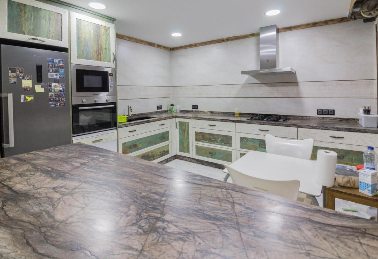 Resale · detached house · Redován