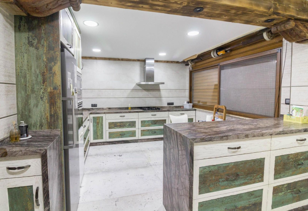 Resale · detached house · Redován