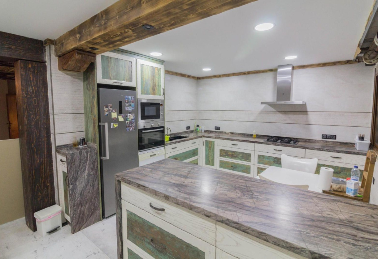 Resale · detached house · Redován