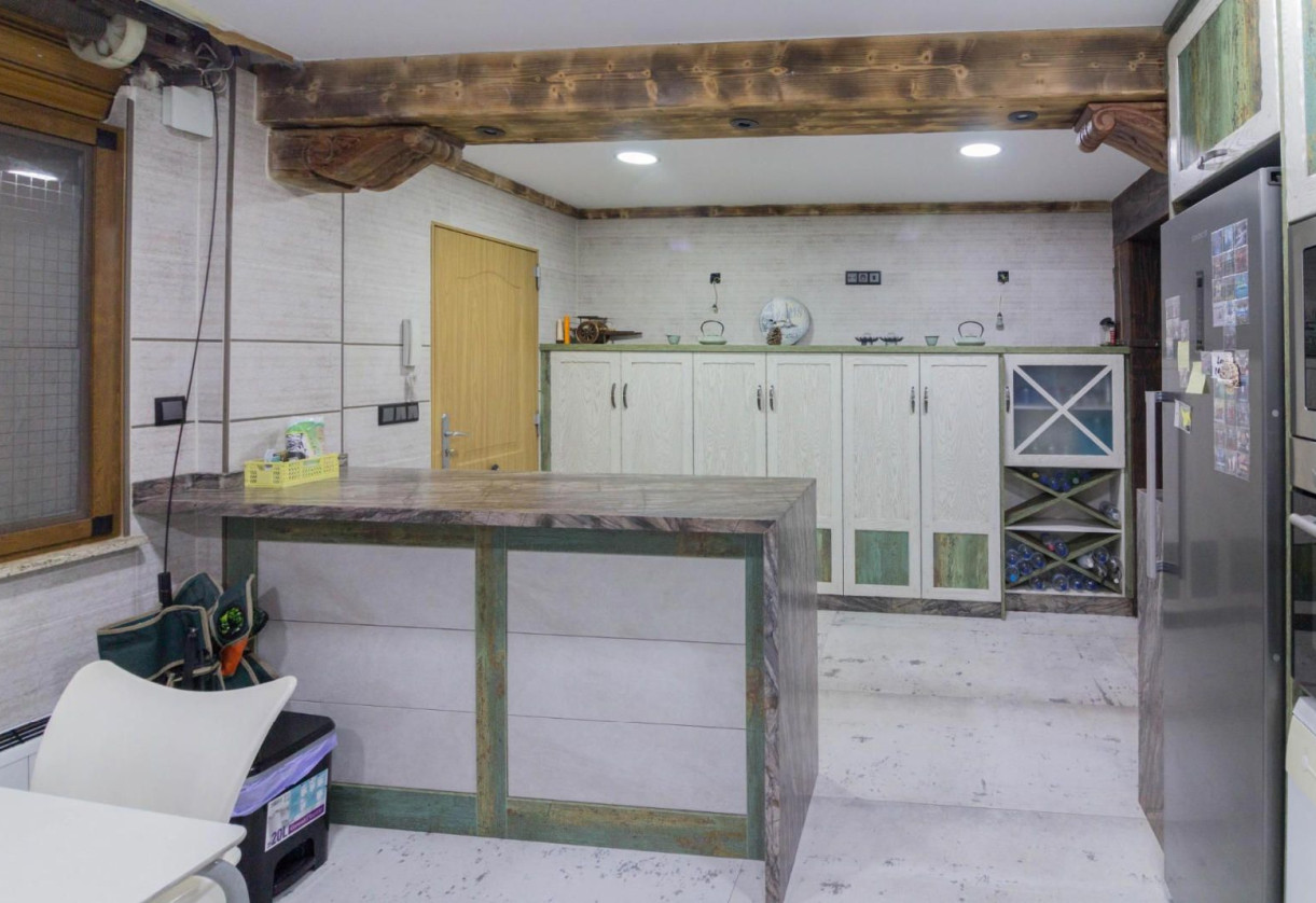 Resale · detached house · Redován