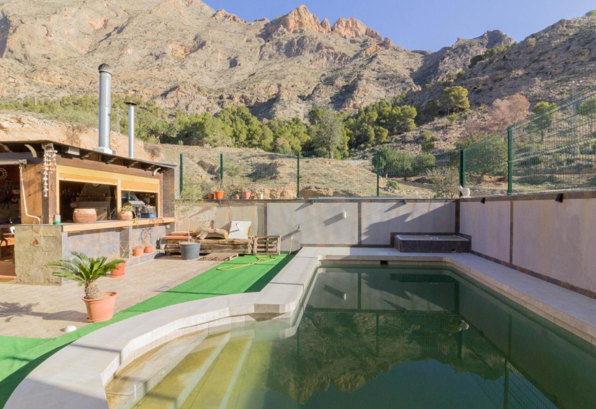 Resale · detached house · Redován