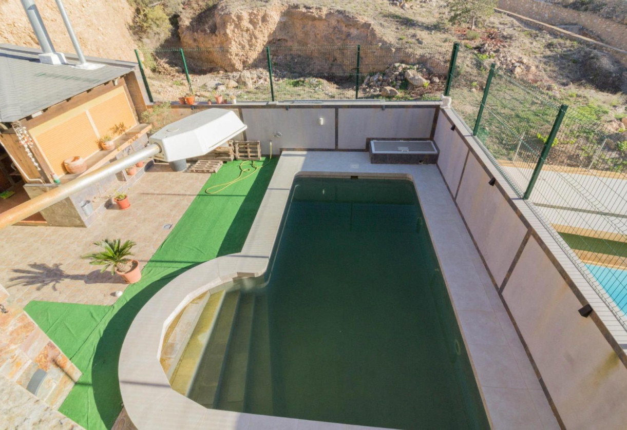 Resale · detached house · Redován