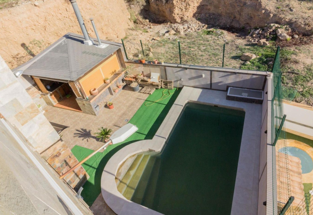 Resale · detached house · Redován