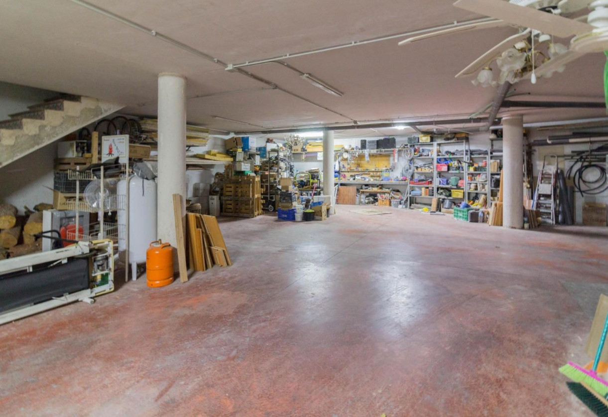 Resale · detached house · Redován